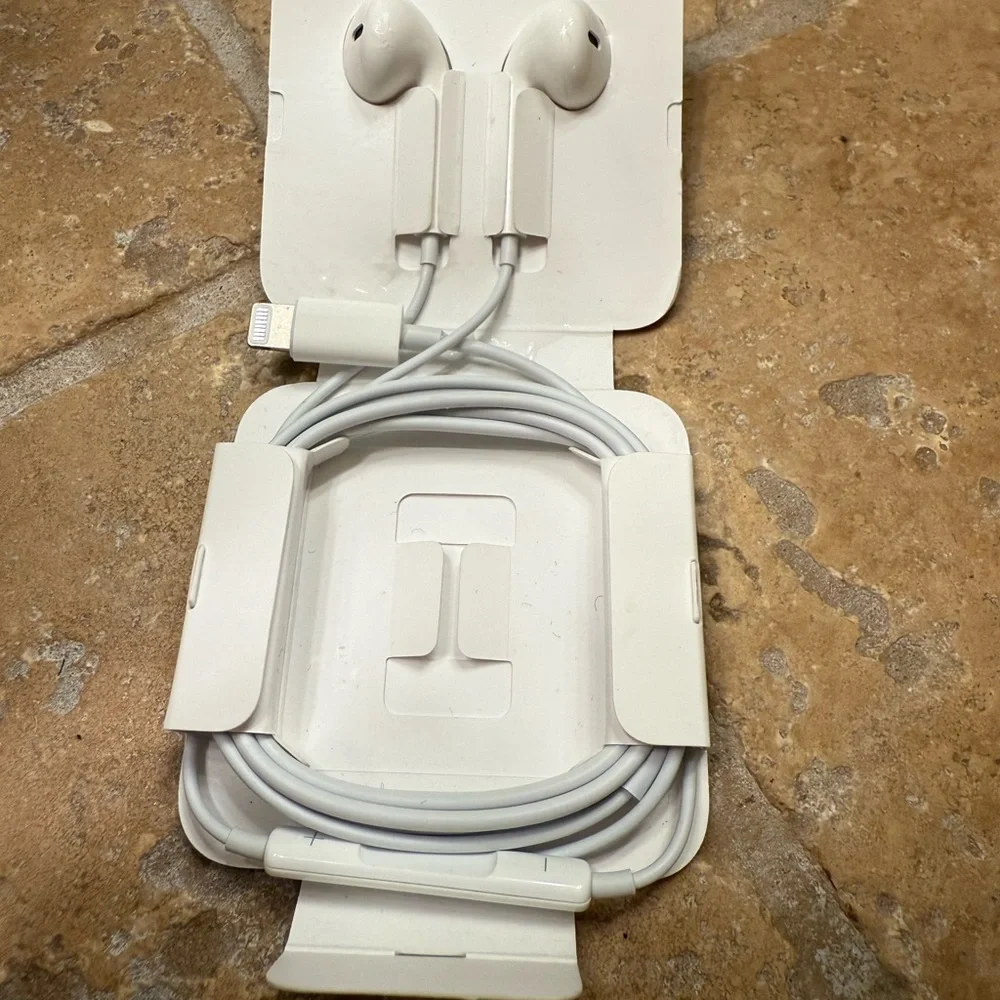 Apple White EarPods with Lightning Connector